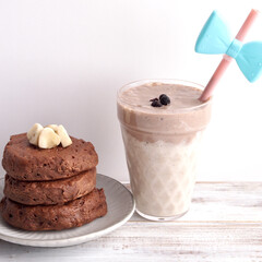 ダルゴナコーヒー風/Flussoアンバサダー/Flusso/米粉/パンケーキ/しそ葉のお塩/... パンケーキ×チョコバナナジュースを作って…