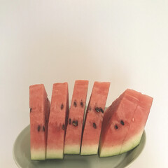 デザート/夏/初物/スイカ/はらぺこグルメ 今年初のスイカ🍉
今まで子供たちがスイカ…