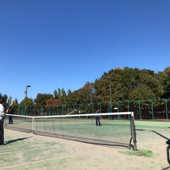 テニスコート/風景/お昼ごはん/おでかけ/次のコンテストはコレだ！ 雲ひとつない日本晴れの下の🎾✨
出だしは…(2枚目)