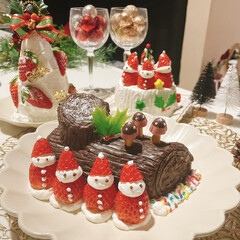 チョコレートケーキ/チョコレート/きのこの山/ブッシュドノエル/手作り/クリスマス/... メリークリスマス🎄
ケーキ3種類も作っち…(1枚目)
