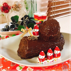 ブッシュドノエル/いちご/生クリーム/チョコレートケーキ/いちごサンタ/クリスマス2019/... 生チョコブッシュドノエル🎄

いちご🍓入…(1枚目)