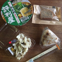 お弁当 カップ麺弁当🍜

カニカマ焼売、おかかお…(1枚目)