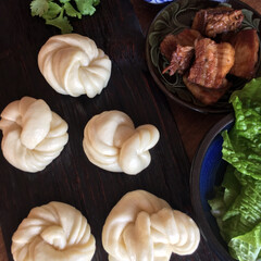 粉物/秋/花巻/角煮 豚バラ八角角煮と花巻で角煮まん。
肉まん…(1枚目)