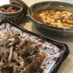今日のお昼は麻婆豆腐。生姜焼きも和.../和食器/おうちごはん/ランチ/おうちカフェ/おうちご飯/... 今日のお昼は麻婆豆腐。

(^ ^)
豚…(1枚目)