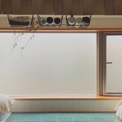 キッチンタイル/キッチンリメイク/タイル貼り/木工/窓枠DIY/DIY/... ここの窓は2回リメイクしています😆
1回…(4枚目)