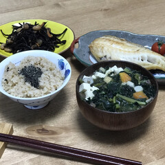 魚/ひじき/味噌汁/時短レシピ/簡単レシピ いつの日かの夕ご飯！焼き魚がメイン！焼く…(1枚目)
