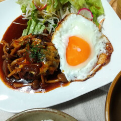 欲張り/目玉焼き/チーズ/ハンバーグ/わたしのごはん/おうちごはんクラブ/... 今日は久しぶりにハンバーグ\(^o^)/…