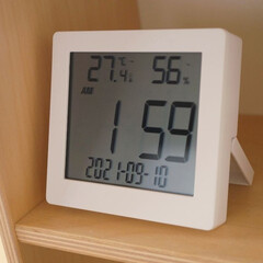 カレンダー/湿度計/温度計/デジタル時計/暮らし/100均/... ダイソーで温度計、湿度計、カレンダー付き…(1枚目)