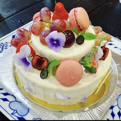 マカロン/エディブルフラワー/大海老フライ/おうちパーティー/birthdaycake/レシピ/... Birthday partyのケーキ（購…(1枚目)