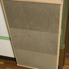 爪とぎ/猫 以前どなたかの投稿写真に壁に縦長の爪とぎ…