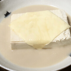 晩ご飯 今日の晩ご飯。お豆腐にチーズを乗せて豆乳…(1枚目)