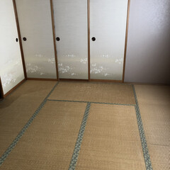 壁紙屋本舗さんの壁紙/和モダン/アジアンテイスト/和室/改造計画/和紙で出来た畳/... 和室を大改造しました。
元は写真4枚目💦…(4枚目)