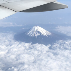 おでかけワンショット 飛行機✈️からの富士山🗻
アッパレです‼️(1枚目)
