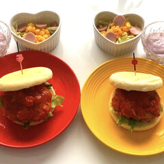 サラダ/ヨーグルト/イングリッシュバーガー🍔/おうちごはん/ランチ/暮らし/... こんにちは(*^▽^)ノ
お昼は手作り…