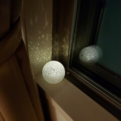 ルームライト/ダイソー/オシャレ/照明器具/寝室 今度は窓側です。
家中のライト紹介してま…(1枚目)