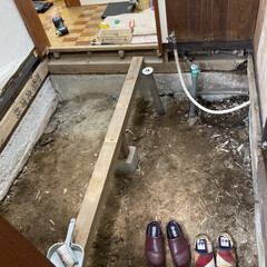 我家と私/床の修理/リフォーム 我家。大丈夫⁉️😅😅😅

洗面所の床は少…(4枚目)