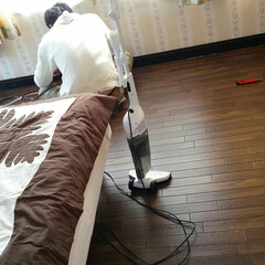 寝室/フローリングマット/DIY/住まい 絨毯のひいてあった部屋

剥がしてフロー…(1枚目)