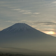 「富士山の右横に彩雲がありました
その右横…」(2枚目)
