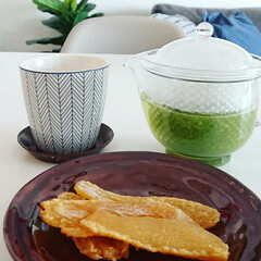 緑茶/干し芋/ティーポット/フォロー大歓迎/フード/スイーツ/... 緑茶大好きでよく飲みます。
おやつは干し…(2枚目)