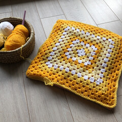 編み物/毛糸/ハンドメイド/キッチン雑貨/雑貨/100均/... 椅子のカバー作ってます。

単純な編み方…(1枚目)