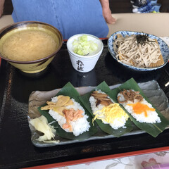ごはん 長野で定番のランチ
笹寿司とお蕎麦のセット(1枚目)