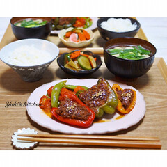 器選び/器で食卓が変わる/器使い/器好き/器のある暮らし/うつわ/... *
お夕食 𐂐.·˖*
*
ピーマン…