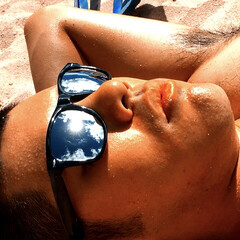 空/サングラス/ビーチ/砂浜/太陽/日差し/... 旦那と海に行った思い出写真です。サングラ…(1枚目)