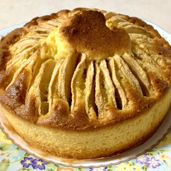 おやつ/ホームメイド/バターケーキ/りんご/住まい/暮らし 🍎りんごのバターケーキ🍎
りんご1個丸…