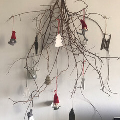 枝もの/オーナメント/クリスマスツリー/クリスマス2019/ハンドメイド/暮らし 今年の我が家のクリスマスツリー

枝を束…(1枚目)