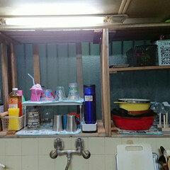 キッチン雑貨/キッチン/ダイソー/DIY/お片付け 散らかったキッチンに棚を作りました‼️少…(2枚目)