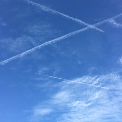 風景 飛行機雲が クロスしてるのは 初めて見ま…(3枚目)