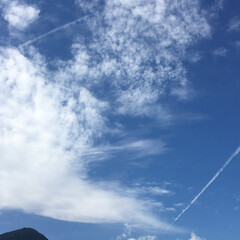 風景 飛行機雲が クロスしてるのは 初めて見ま…(2枚目)