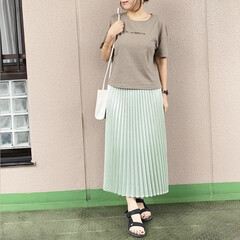 プチプラコーデ/ママコーデ/通勤コーデ/今日のコーデ/ファッション 華やかなミントグリーンのプリーツスカート…(1枚目)