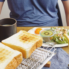 食パン/モーニング/朝食/朝ごはん/パン 朝はパン派🍞
時間がある週末は網焼きでこ…(1枚目)