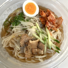 クラフトパッケージ/小洒落たかっぱえびせん/お昼ご飯/冷麺/盛岡風冷麺 盛岡風冷麺💕
前から食べてみたかった冷麺…