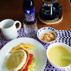 コーンスープ/モカコーヒー/健康酢/フライドポテト/きな粉ヨーグルト/ハンバーガー/... 🍔我が家の朝ごパン☕️
🍔ハンバーガー
…(1枚目)
