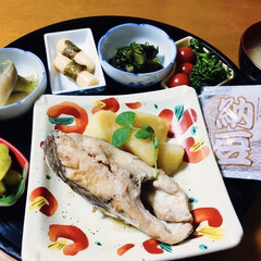 レシピ/ごはん/おうち時間/食欲の秋/LIMIAごはんクラブ/食欲の秋を楽しむ/... 🍚我が家の夕食🥢
鯛の煮物。
枝豆。
チ…