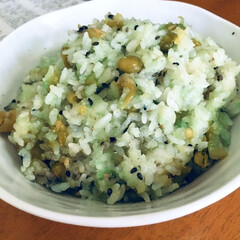 厄除け/甘納豆 💚緑飯💚
ご近所さんから緑色の甘納豆で炊…(2枚目)