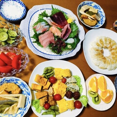 卵焼き/煮物/餃子/刺身盛り合わせ/我が家の夕食/おうちごはん/... 🍚我が家の夕食🥢
刺身盛り合わせ。
餃子…(1枚目)