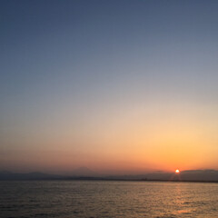 おでかけ/風景/お気に入り 夕陽に照らされて、薄っすらと富士山が。こ…(1枚目)