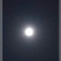 月🌕️ 
今日は満月🌕️

外を見たら綺麗に月🌕…(1枚目)