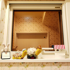 ゆめかわいい/トイレ/編みぐるみ/雑貨/住まい トイレの窓飾りです〰️
狭小なのでトイレ…(1枚目)