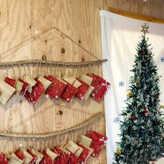 100均/流木インテリア/クリスマス/アドベントカレンダー手作り/ハンドメイド/クリスマスツリー クリスマスツリーは場所を取らない壁掛けで…(1枚目)