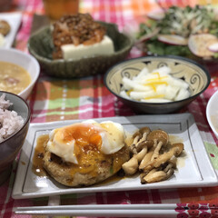 蓮根ハンバーグ/温玉のせたくて/デイサービス/職場/デイサービスランチ snowさんのつくねに温玉のせ〜❣️
…