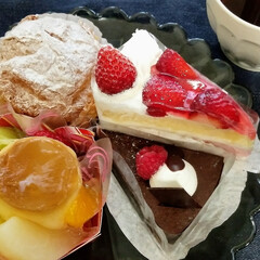 gâteau aux fraises/chou à la crème/pudding à la mode/テイクアウト/’’chat noir’’/カフェ/... 🌅🌈🌏🗾🗻今日は気分を変えて😌(*^^)…(3枚目)