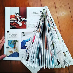 クリスマスツリー/冬/おうち/DIY/雑貨/100均/... 時期外れだけどツリー作成。
一つは古雑誌…(2枚目)