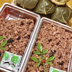 リミとも部/お寿司/柏餅/赤飯/おうちごはん 朝一に叔母が出来たてホヤホヤ、ぬくい赤飯…