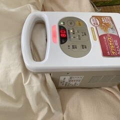 布団乾燥機 FK-SK1 パールホワイト | アイリスオーヤマ(布団乾燥機)を使ったクチコミ「布団が干せない季節。梅雨の時期は布団乾燥…」(1枚目)