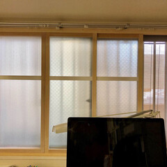ポリカ中空ボード/ポリカツイン/原状回復可能/断熱窓/引き違い窓/DIY/... 寒かった北側の外廊下に面した窓を断熱化。…(2枚目)