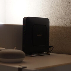 BUFFALO ネットTV対応 11n/a &amp; 11n/g 無線LANルーター イーサネットコンバーターセット WZR-HP-AG300H/EV | バッファロー(掃除機)を使ったクチコミ「ルータの中継機をリビングの棚の上に。
間…」(1枚目)